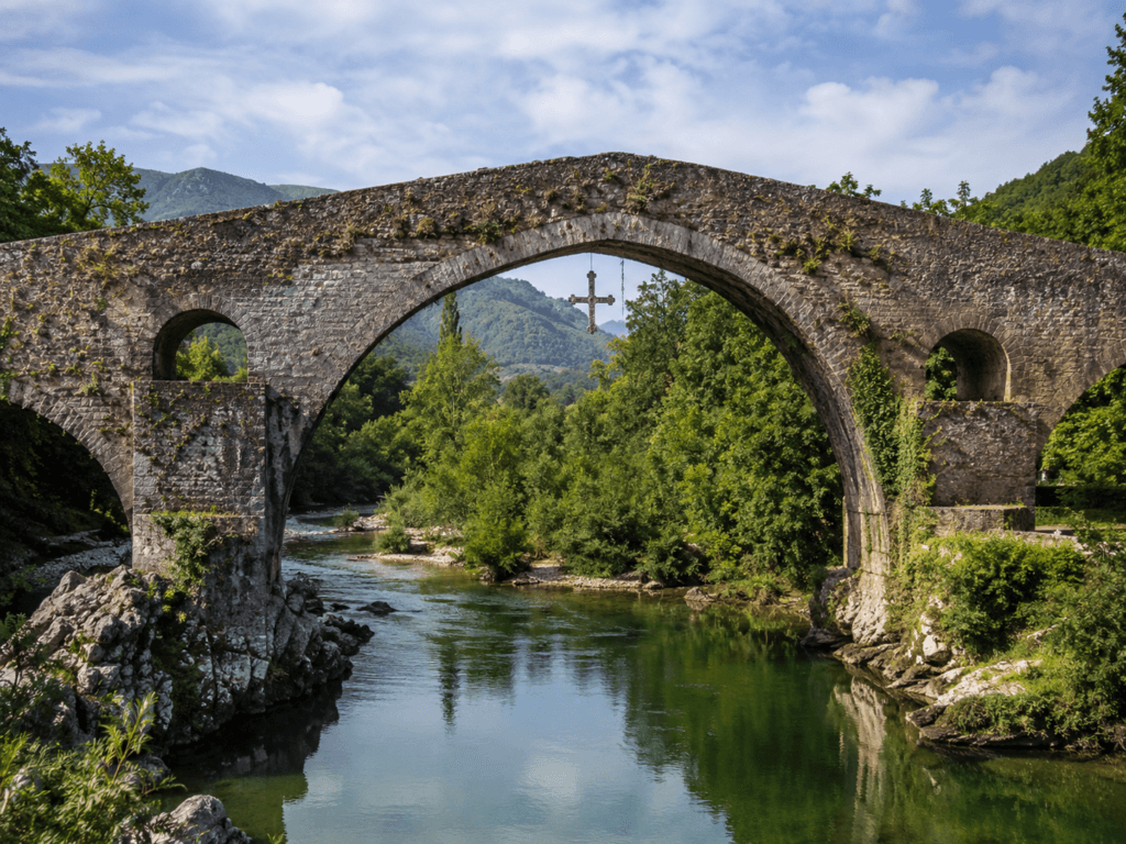 Qué ver en Asturias en 3 días: ruta para aprovechar al máximo tu viaje Puente de Cangas de Onís sobre el río Sella