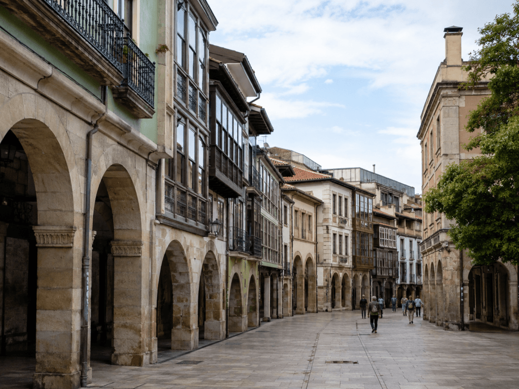 Qué ver en Asturias en 3 días: ruta para aprovechar al máximo tu viaje Calle Galiana en el casco histórico de Avilés