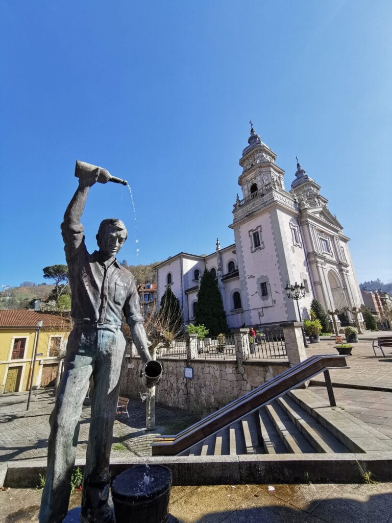 Qué ver en Asturias en 3 días: ruta para aprovechar al máximo tu viaje plaza del requejo en mieres, Asturias