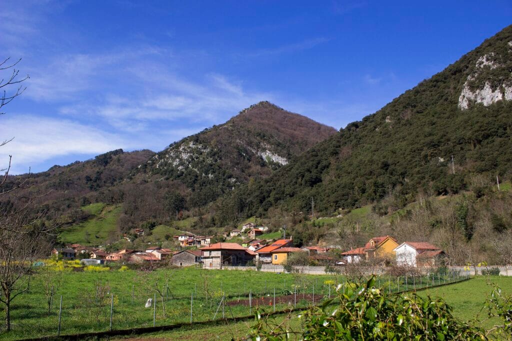 10 pueblos bonitos cerca de Mieres que merece la pena visitar Villanueva de Santo Adriano, Asturias